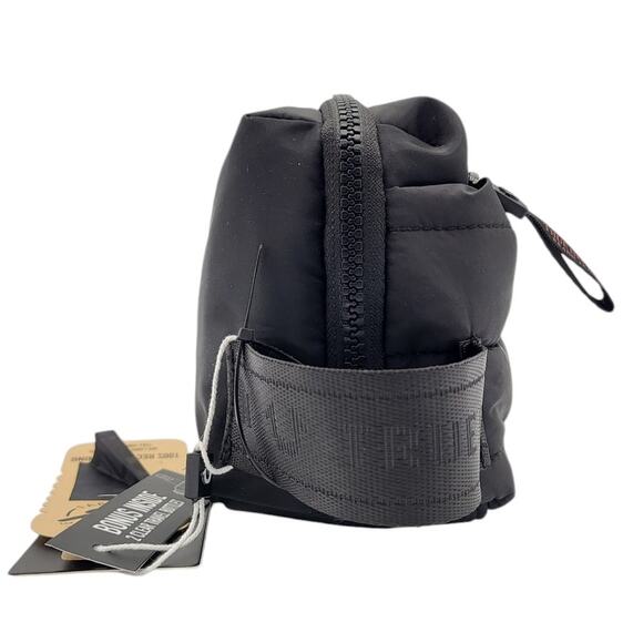 True Religion Toiletry Bag Men's Black Whistler Puffer Dopp Kit World Tour Logo - Picture 3 of 9